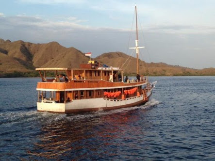 standard ac boat | Flores Pristine tour | Komodo Tour Packages