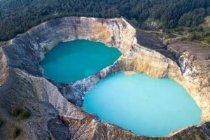 Flores Tour Itinerary -Kelimutu Crater Lakes