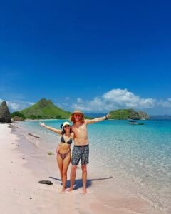 Long-Pink-Beach-Komodo-Sharing