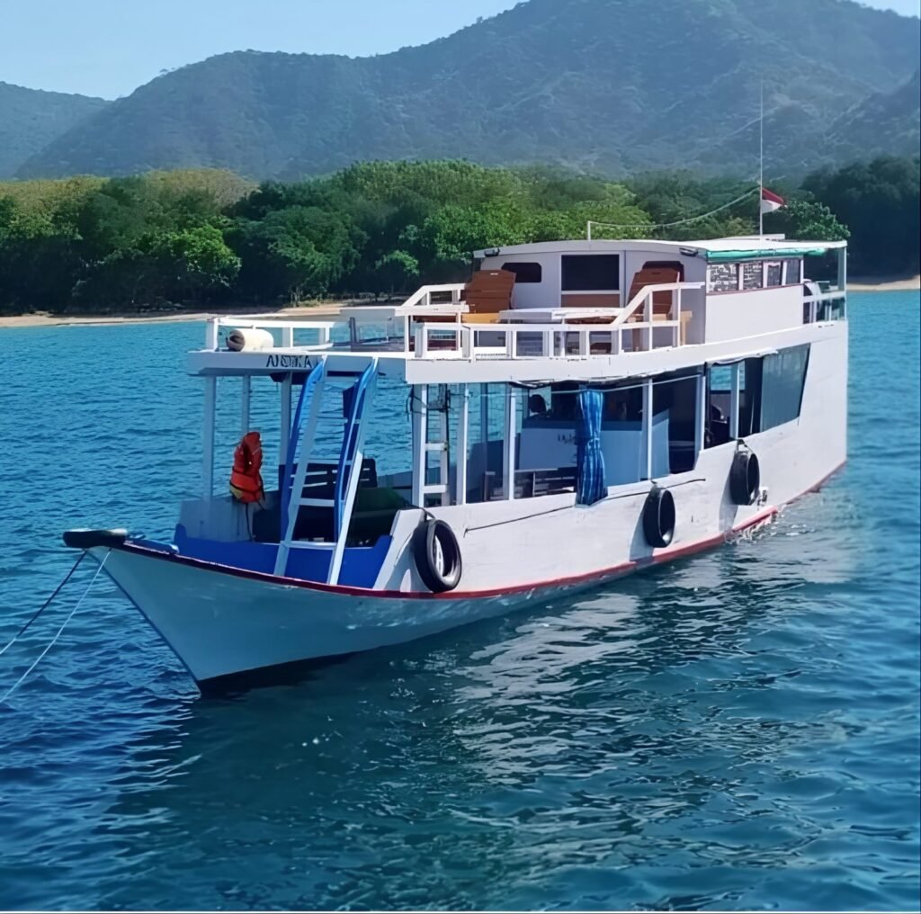 Motorized Wooden Boat Transfer to Sabolo Island-Labuan bajo Trip