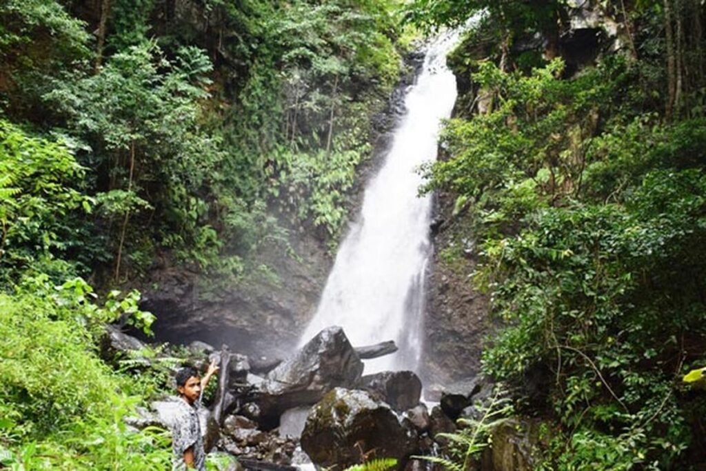 Waterfall Tunaohok Wairterang in Maumere