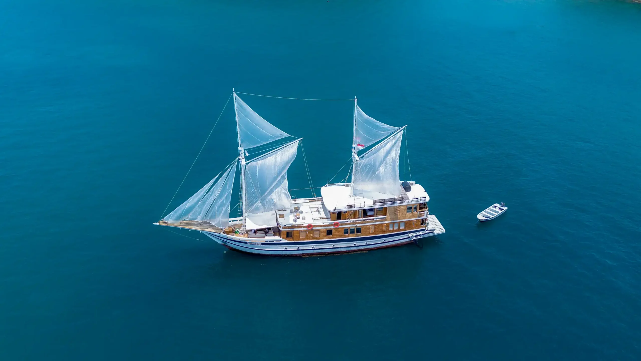 Phinisi Boat-Private Komodo Island Tour