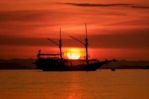 Sunset Hunting at Pede Beach, Labuan Bajo Trip