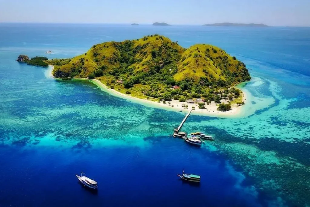 Kanawa Island-Labuan Bajo tour package from Bali