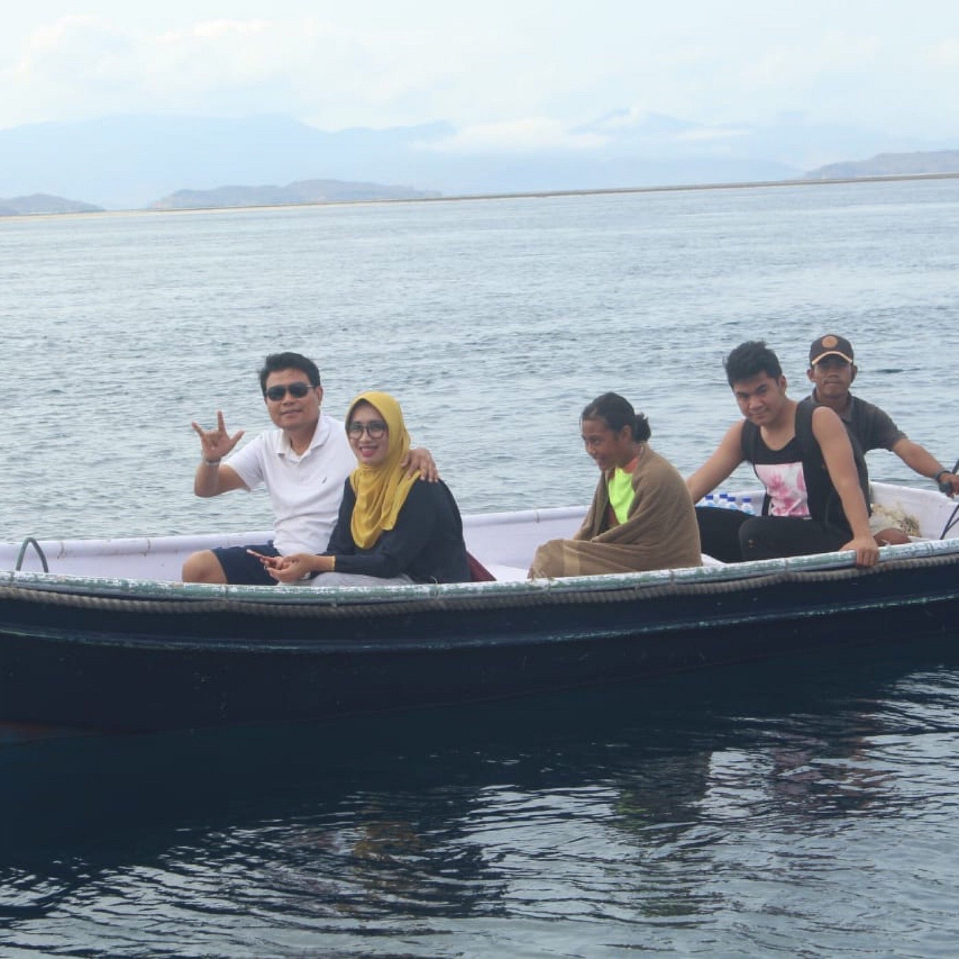 Komodo island open trip | flores komodo tour organizer Open trip to Komodo Island with views of the island and blue sea