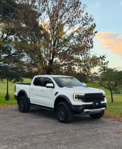 Sewa Mobil 4x4 di Labuan Bajo