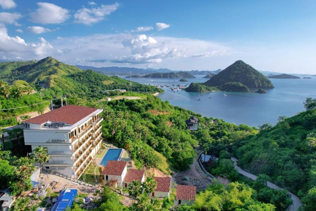 Local Collection Hotel-Ocean View Hotel in Labuan Bajo