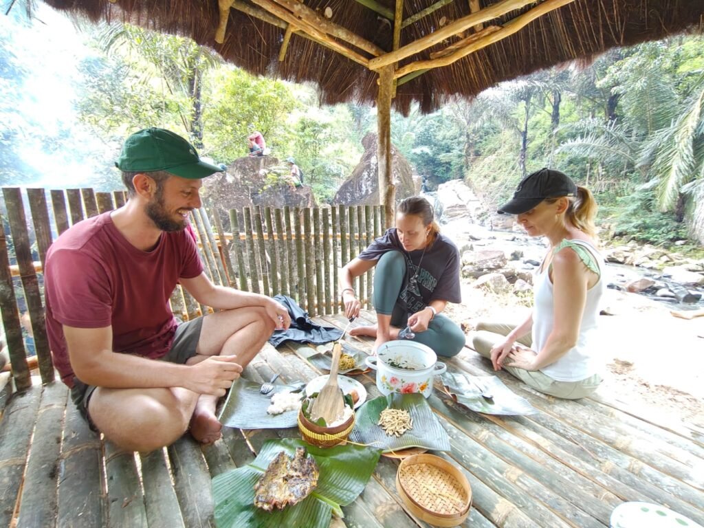 Riverside Lunch at Uma Lantar Farm-Flores Ecotour