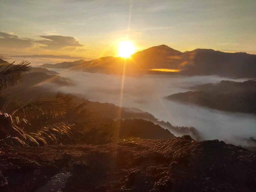 Watu Benta, Golo Lajang-Paradise Above Clouds