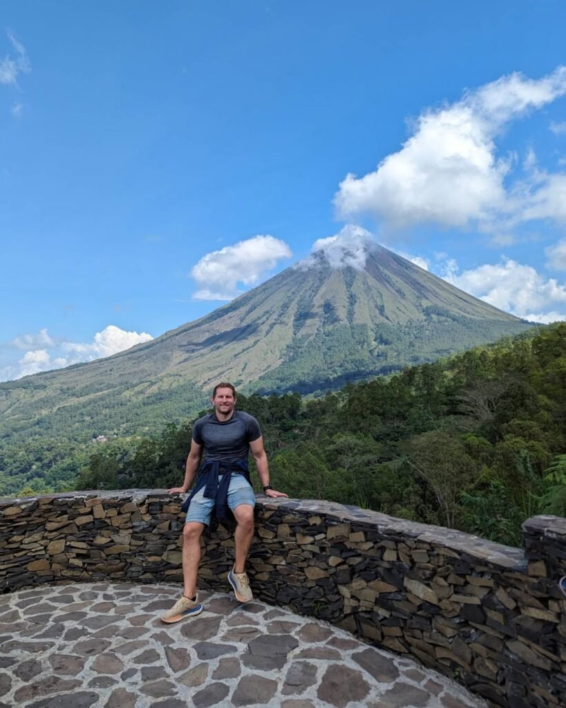 Manulalu-Visiting Flores