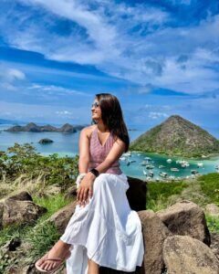 Momen liburan keluarga di Labuan Bajo dengan paket wisata eksklusif