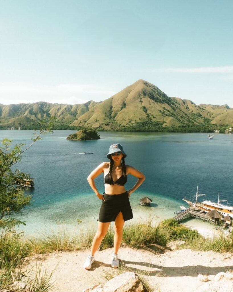 Snorkeling dan eksplorasi pulau eksotis di Paket Wisata Labuan Bajo – Komodo.
