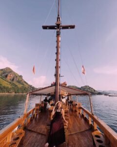 Sewa Kapal ke Komodo