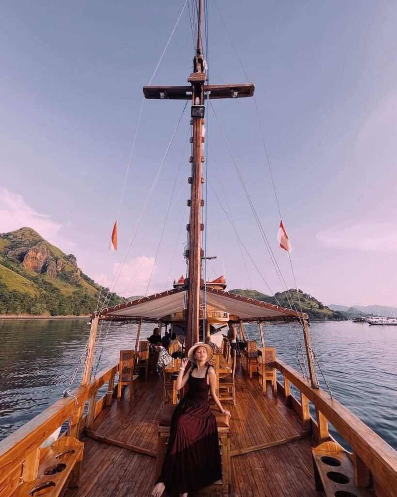 Sewa Kapal ke Komodo