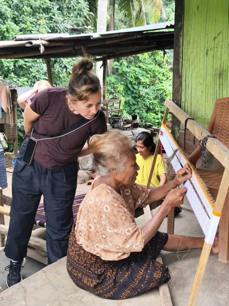Jopu Village See Hand Made Weawing-Flores Island Holiday