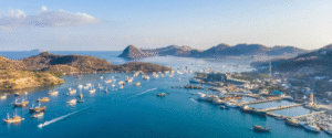 Exploring labuan bajo | flores island indonesia tour komodo tour packages alor tour packages sumba tour lombok & bali tour Pemandangan Kota Labuan Bajo dari Udara