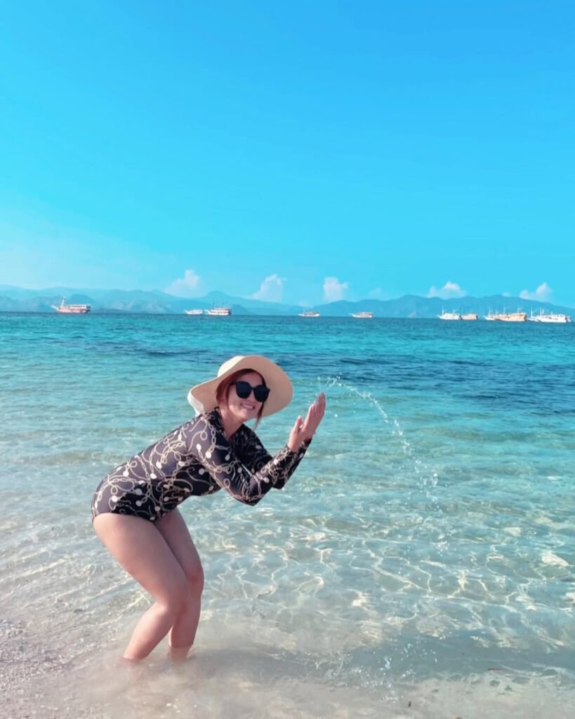 Paket Tour Komodo Labuan Bajo dengan snorkeling dan island hopping