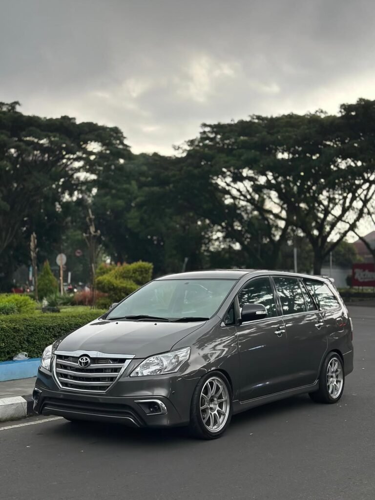 Innova car rental in Flores Labuan Bajo providing Flores taxi service