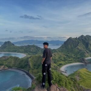 Pulau padar wisata labuan bajo | Wisata Labuan Bajo Pulau Padar dengan panorama bukit ikonik