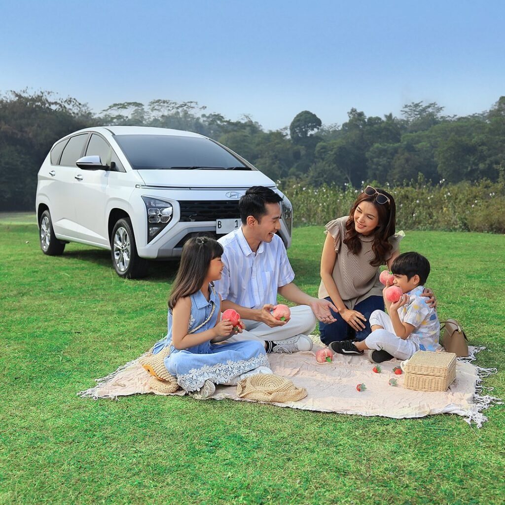 Family car rental in Labuan Bajo with spacious expander vehicle for family travel