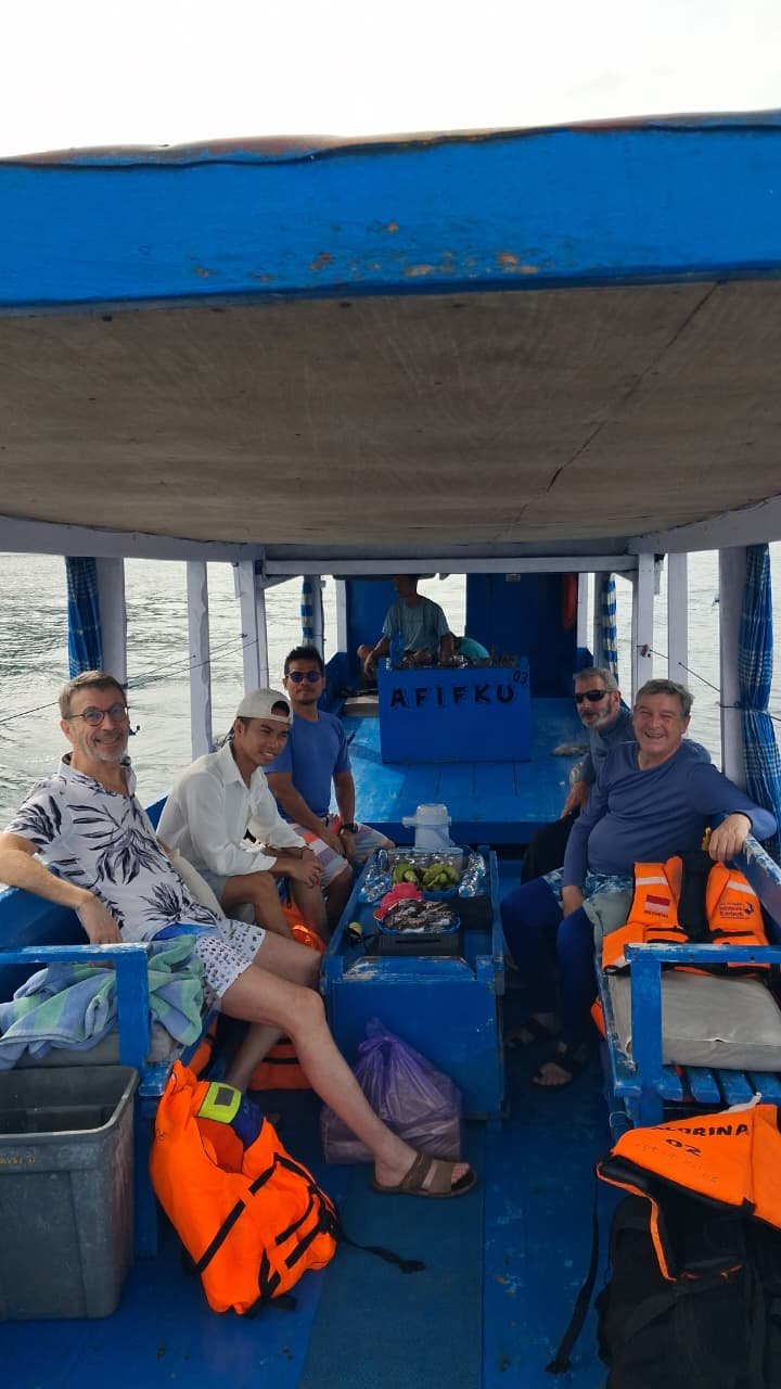 Boat to Rangko Cave – Flores Tours, Scenic Ride to Stunning Cave