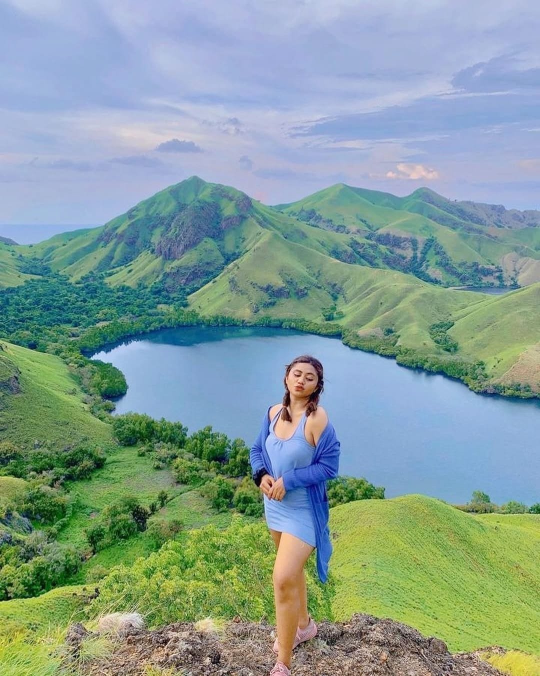Bukit Liaga Kota Baru Ende Flores dengan panorama perbukitan hijau