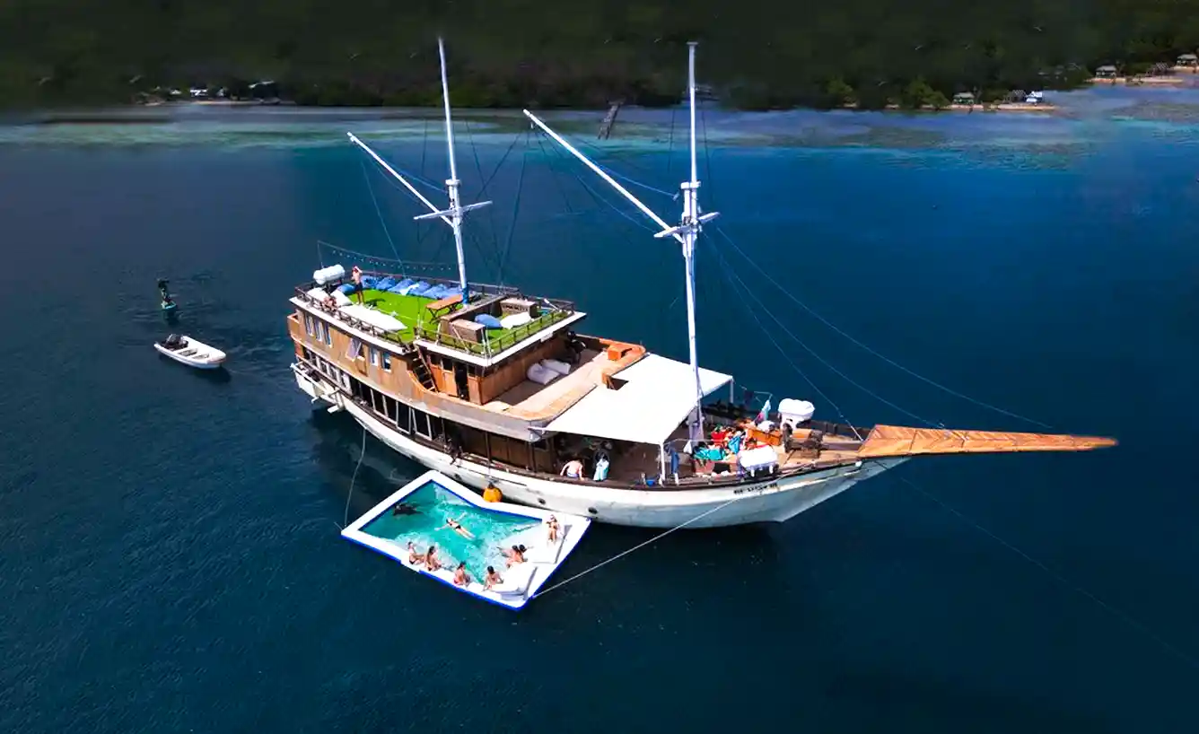 Deluxe Phinisi Leticia Boat