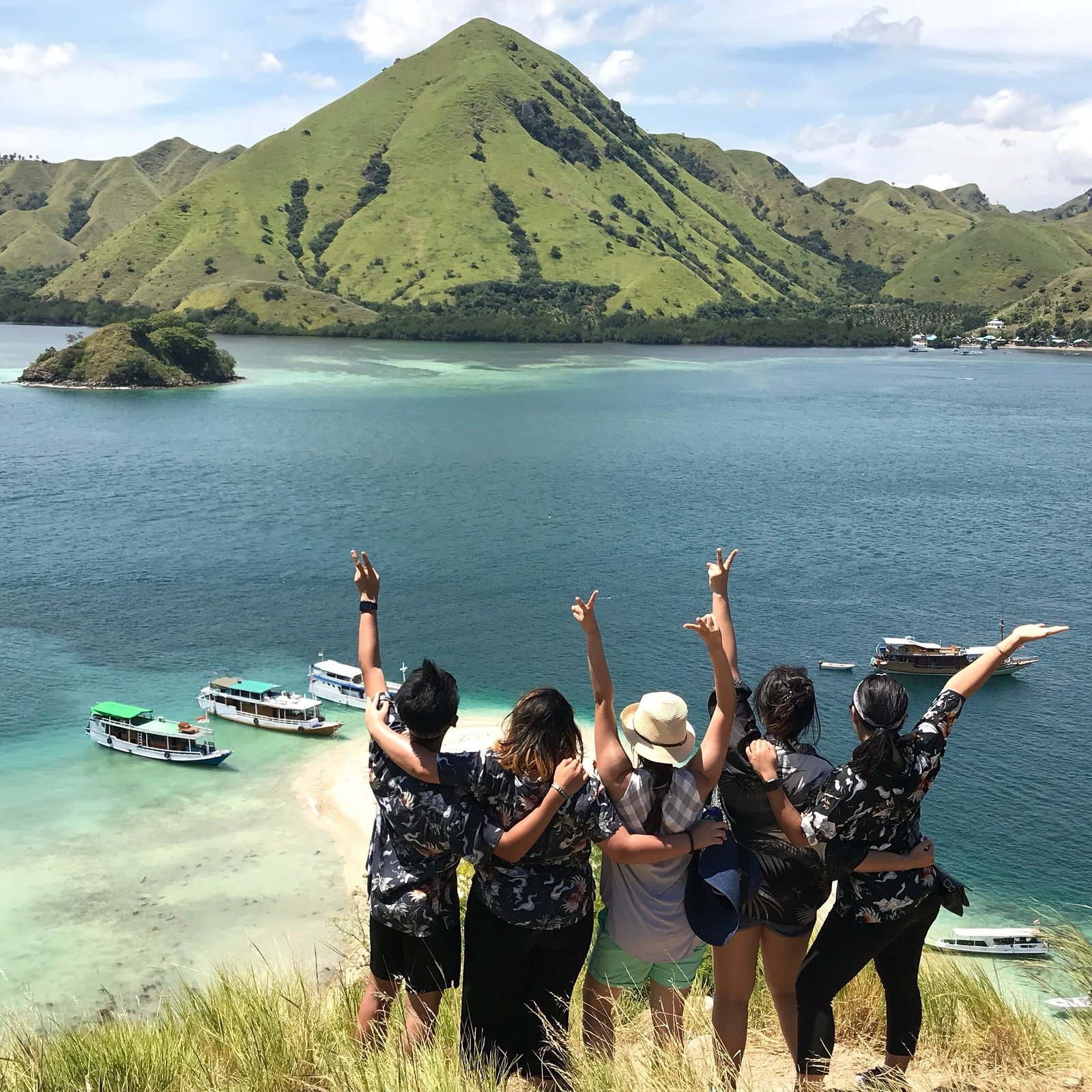 Destinasi wisata Labuan Bajo 2026 yang wajib dikunjungi, termasuk pulau eksotis, pemandangan laut, dan keindahan alam Flores
