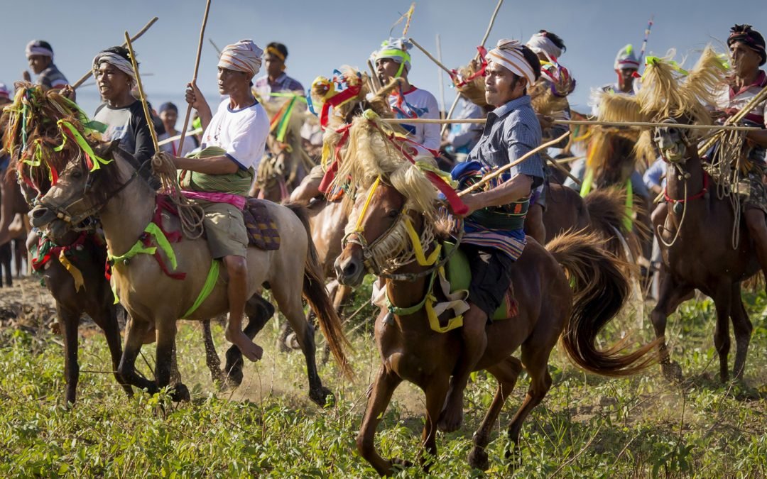 Festival Pasola di Sumba, Nusa Tenggara Timur dengan duel tombak tradisional menunggang kuda
