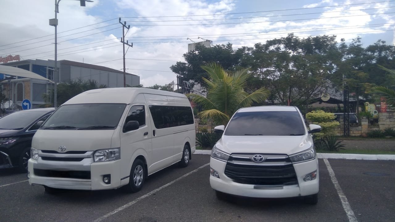 Sewa Mobil di Larantuka  Mobil Hiace Innova dan Avanza untuk wisata dan perjalanan nyaman