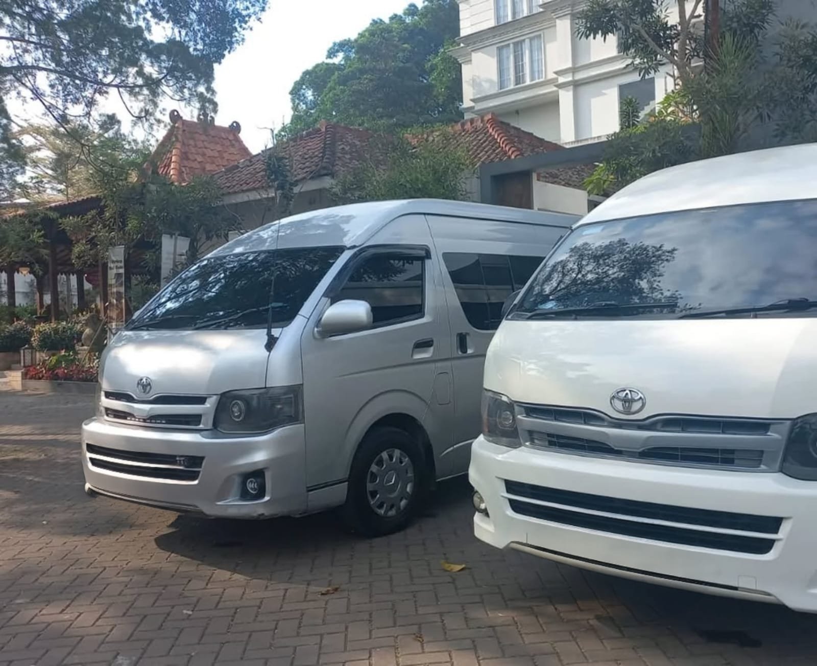 Toyota Hiace-Labuan Bajo Flores Car Rental