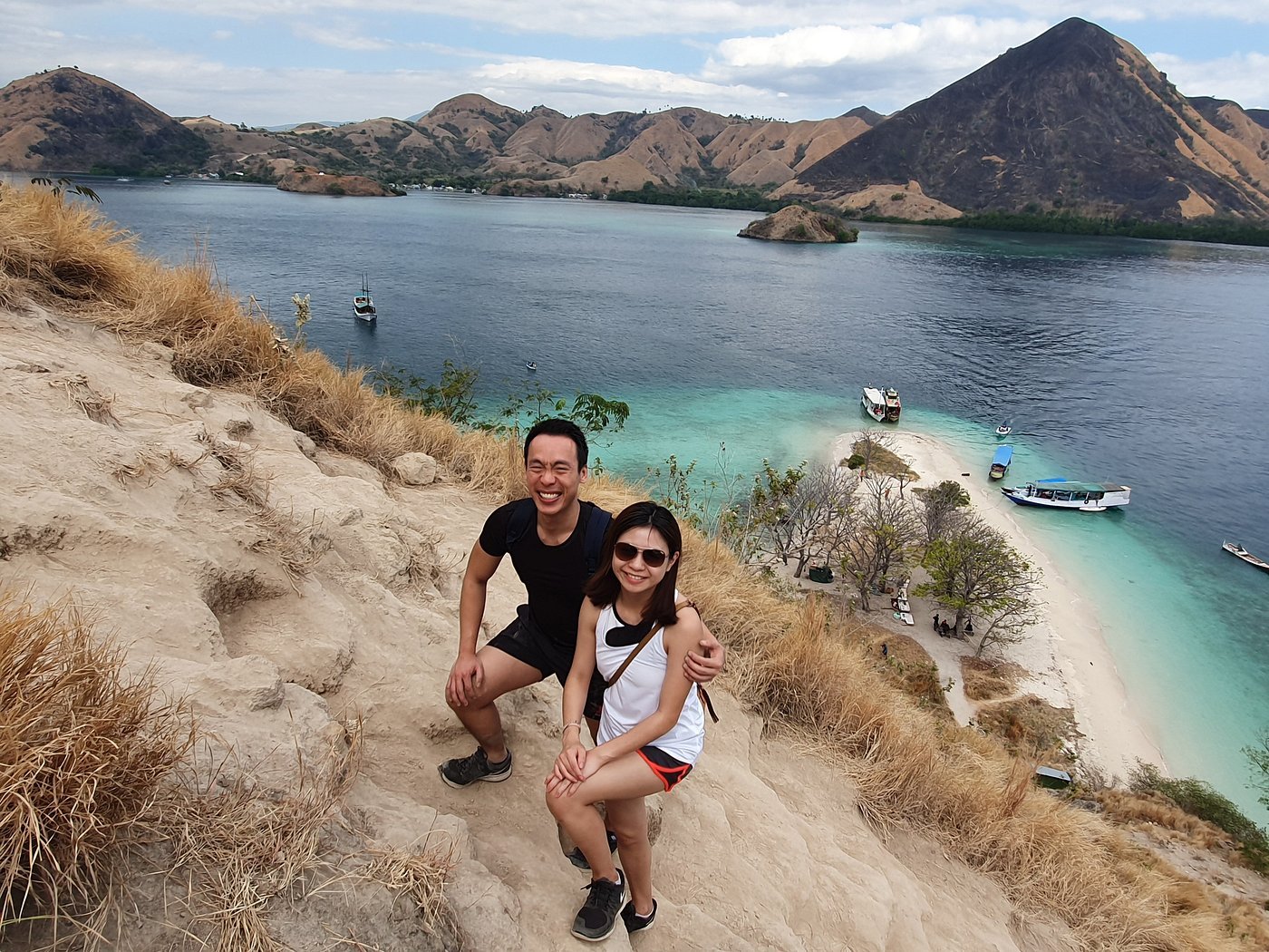Prewedding romantis di Labuan Bajo, Flores dengan pemandangan alam eksotis