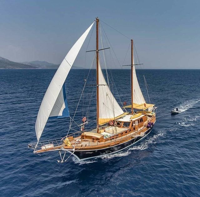 Ultimate Guide to a Boat Komodo Tour with flores pristine tour