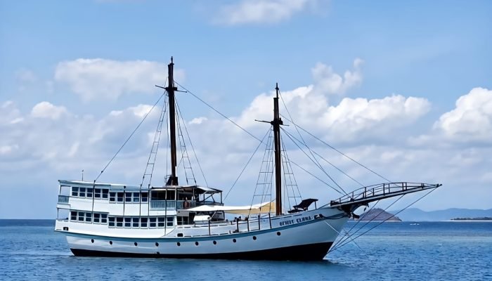 4-Day 3-Night Labuan Bajo to Lombok Boat Tour Labuan Bajo to Lombok Boat Tour