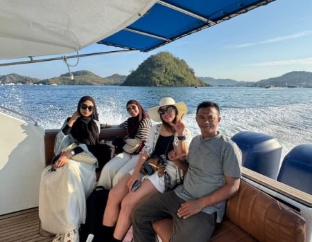 Andini, Agustin, Wulandari dan Kaka Doland-Liburan ke Labuan Bajo