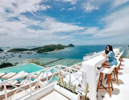 Pelabuhan Labuan Bajo sebagai gerbang menuju Taman Nasional Komodo salah satu destinasi wisata paling populer di Indonesia