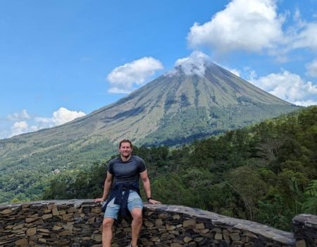 Manulalu-Visiting Flores
