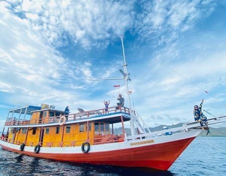 Sailing trip Labuan Bajo – explore the islands and blue sea