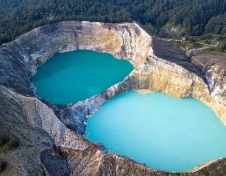 Flores Tour Itinerary -Kelimutu Crater Lakes