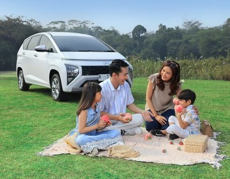 Family car rental in Labuan Bajo with spacious expander vehicle for family travel