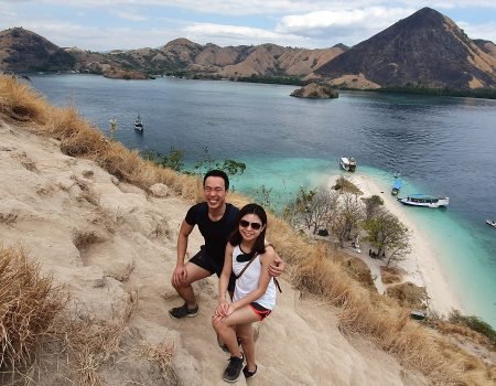 Prewedding romantis di Labuan Bajo, Flores dengan pemandangan alam eksotis