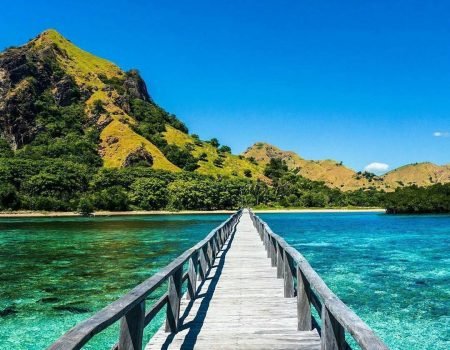 snorkeling tour to Manjarite Island from Labuan Bajo and explore clear waters, colorful coral reefs, and tropical fish.